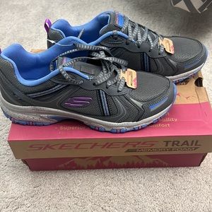 Women’s Size 9 Skechers Trail with Memory Foam